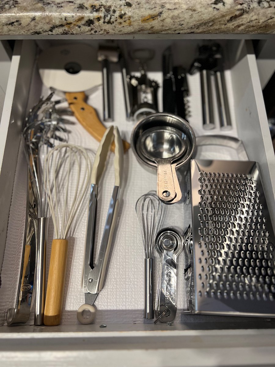 Fully equipped kitchen with all the things you need to make you feel at home.