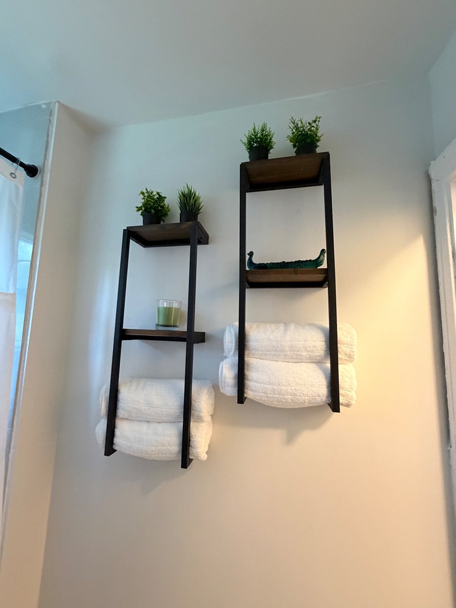 Bathroom with towels and toiletries