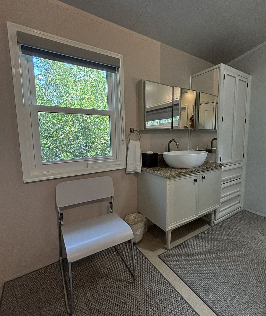 Bathroom vanity