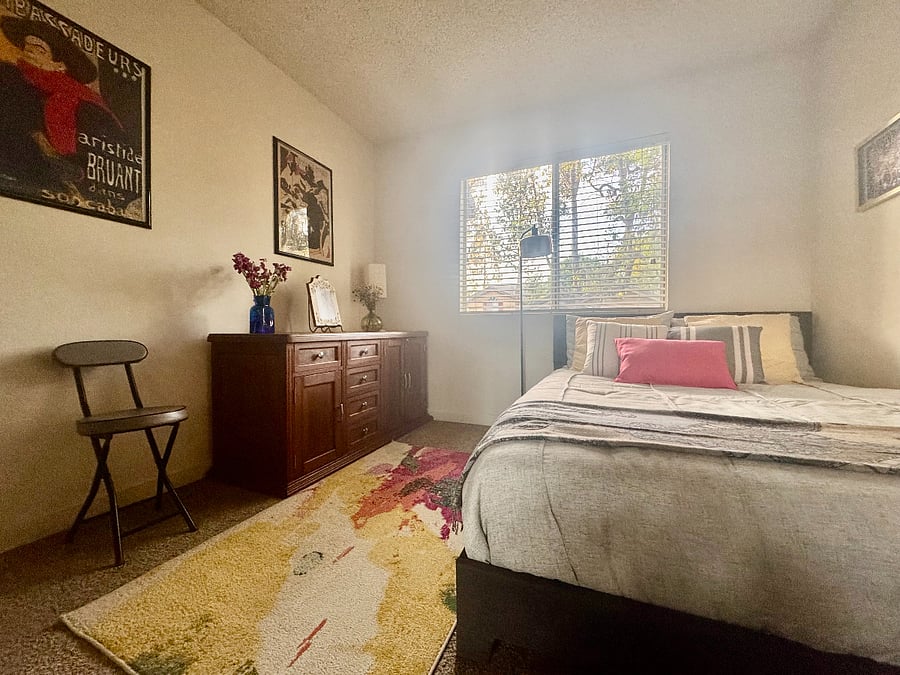 Private room surrounded by nature --paceful, ralaxing, and filled with birdsongs