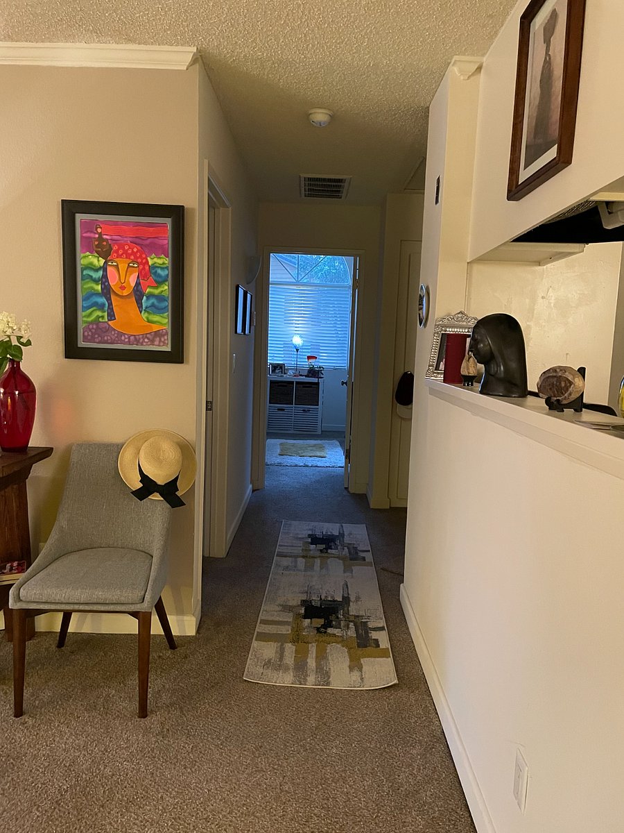 Beautifully decorated 2-bedroom, 2 bath apartment