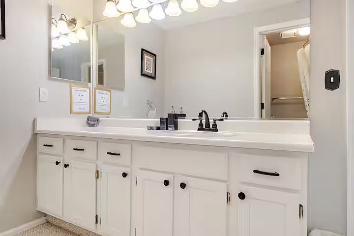 Full bathroom 2