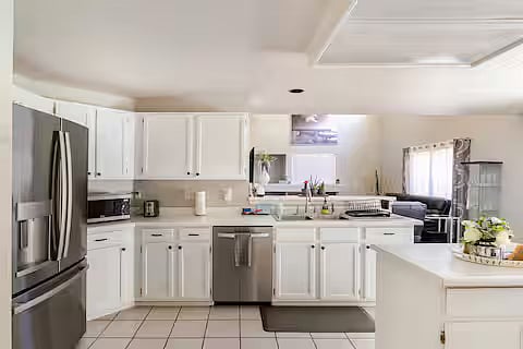 Full kitchen