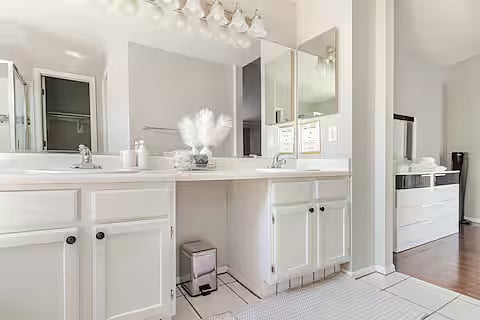 Full bathroom 1