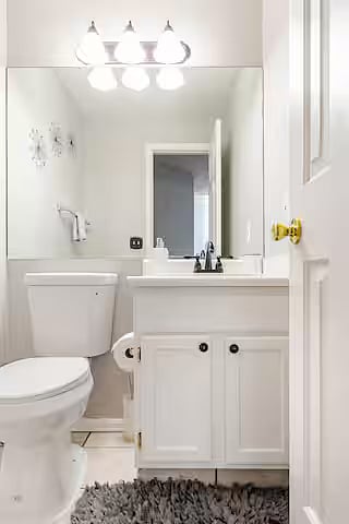 Half bathroomWo
