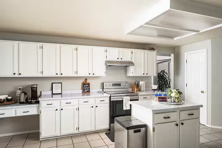 Full kitchen