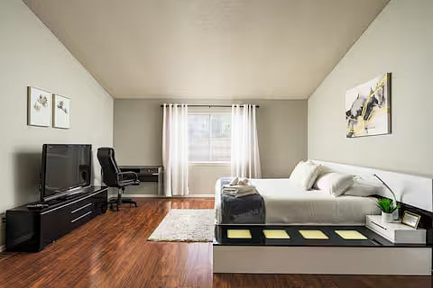 Master bedroom with king bed 