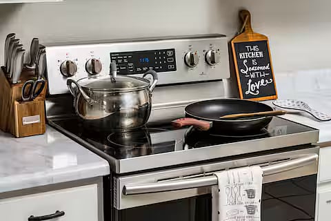 Full kitchen