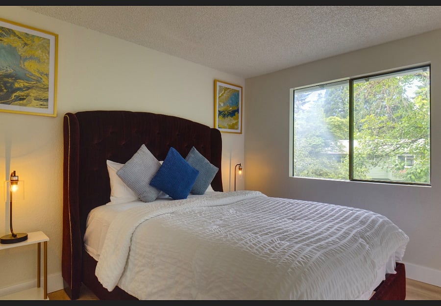 Queen size bed with closet