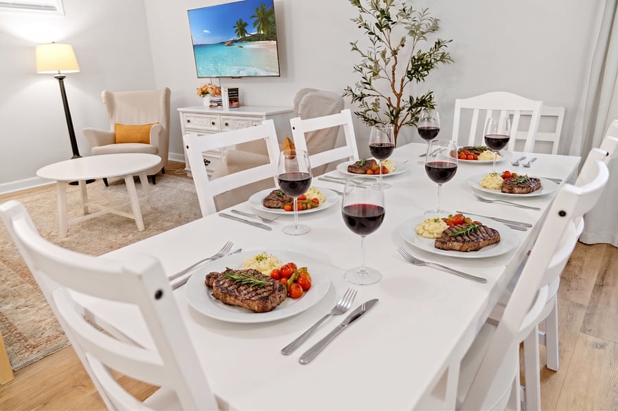 Seating for 6 at the table.