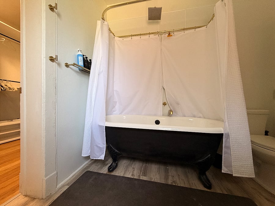 claw foot tub with shower