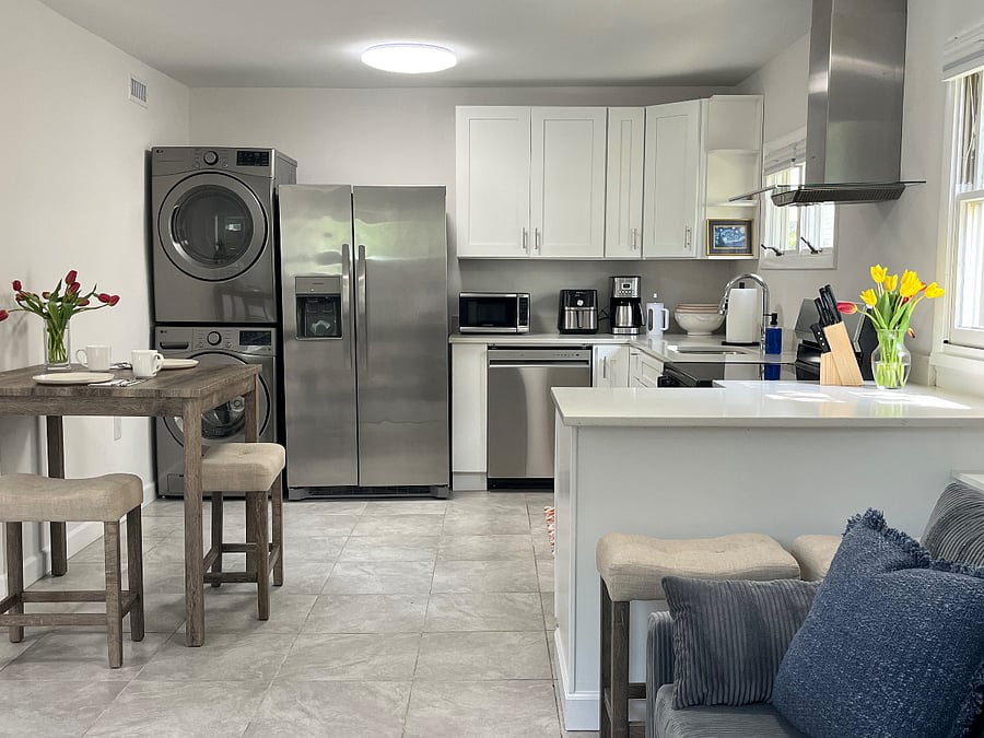 Full kitchen and laundry with table w/4 seats.