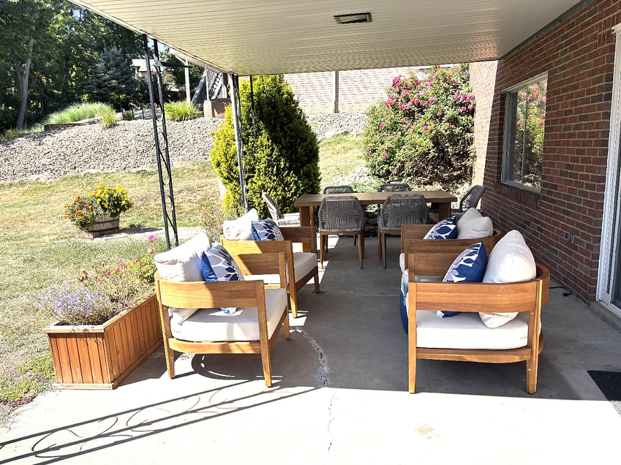 Covered patio outside family room walk-outLi