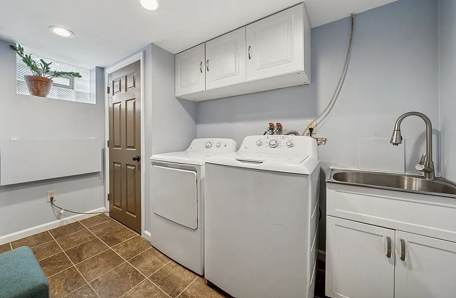 Finished laundry rooom