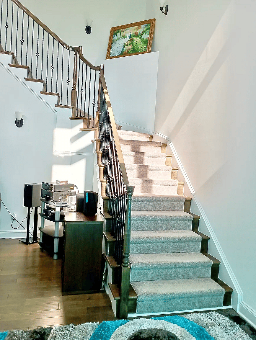 Foyer staircase