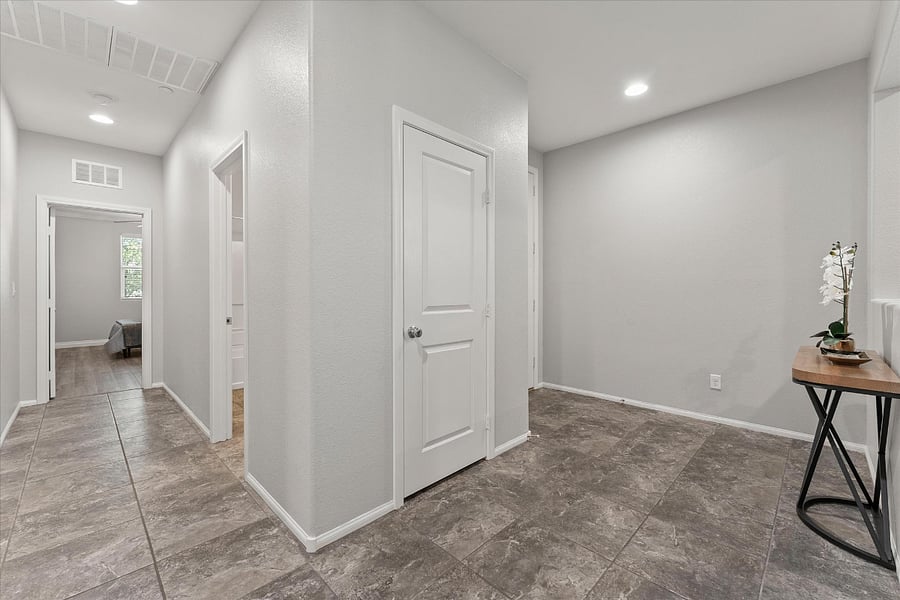 Furnished Finder property 1002000_1 photo 10