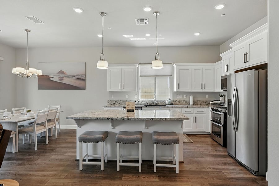 Kitchen - island w/ bar top dining