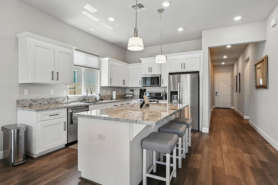 Kitchen - Island w/ bar top eating