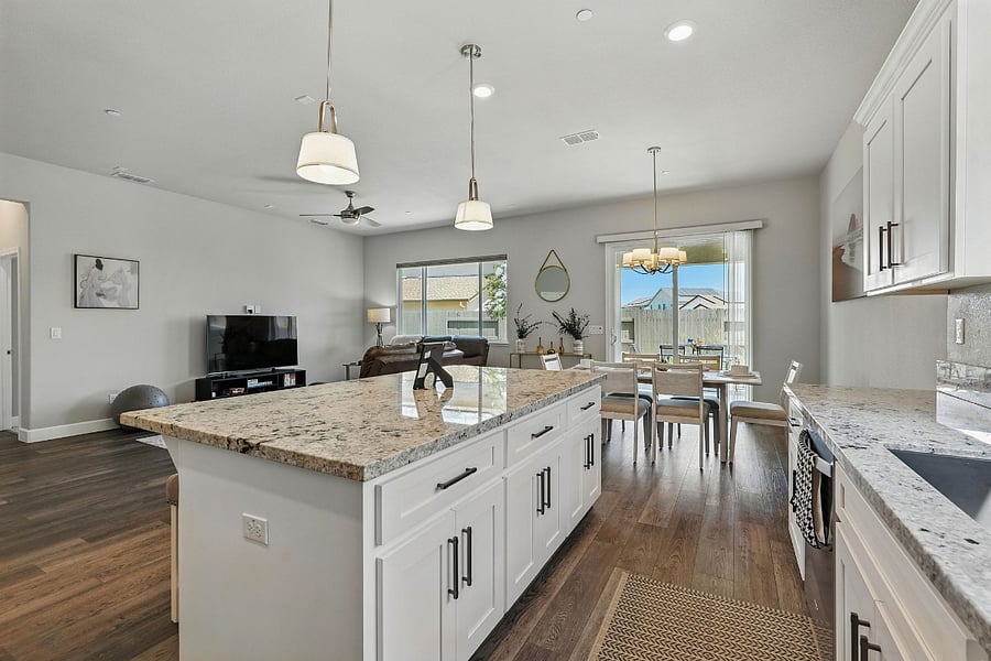 Kitchen/Dining Space