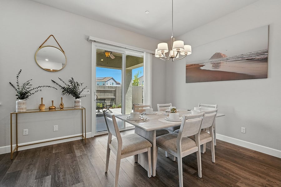 Dining Room (Seats 6)