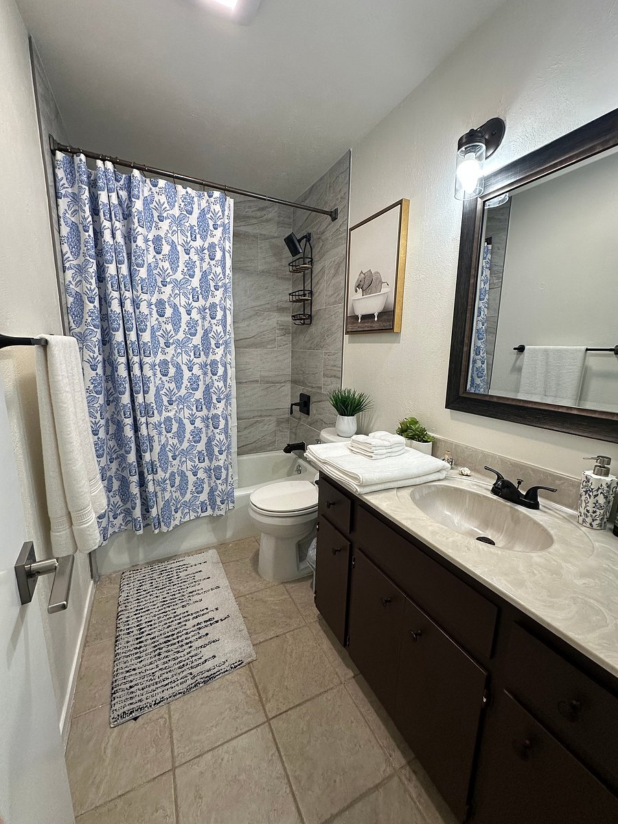 Shared upstairs bathroom, immediately adjacent to the furnished bedroom and reading loft