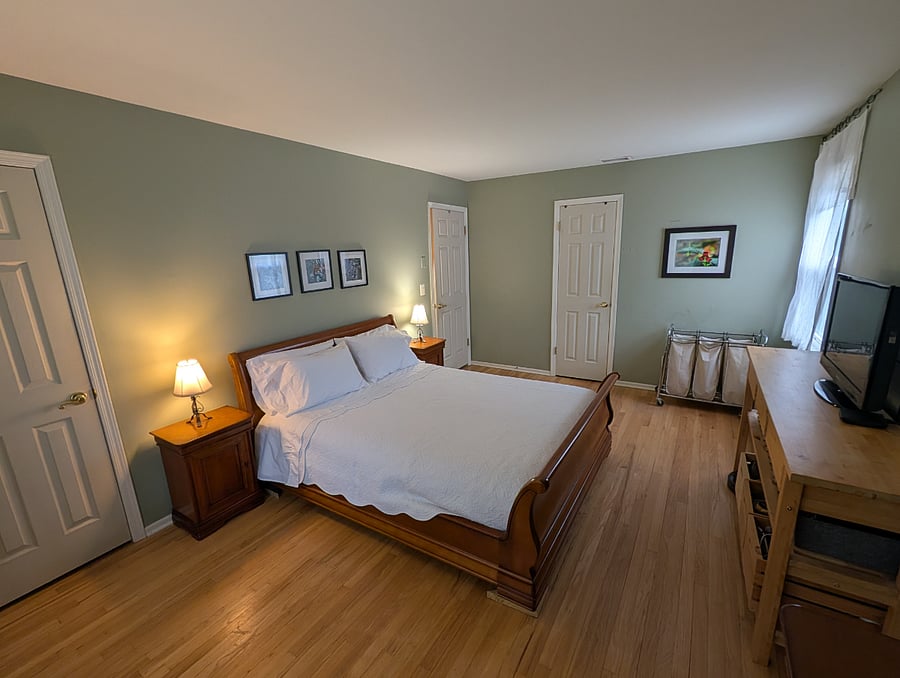 Primary bedroom tv includes Xfinity cable access