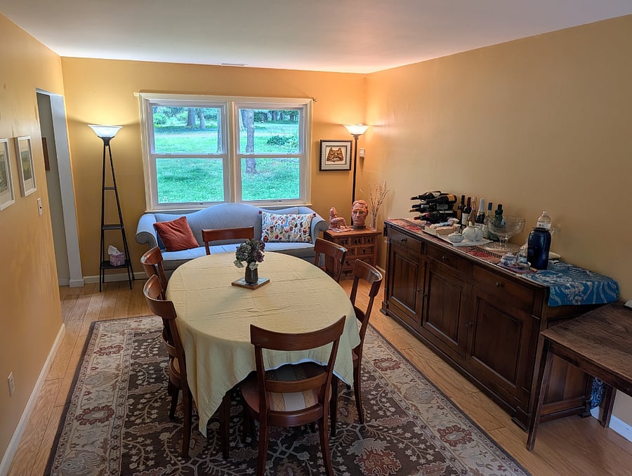 Sitting area in the dining room
