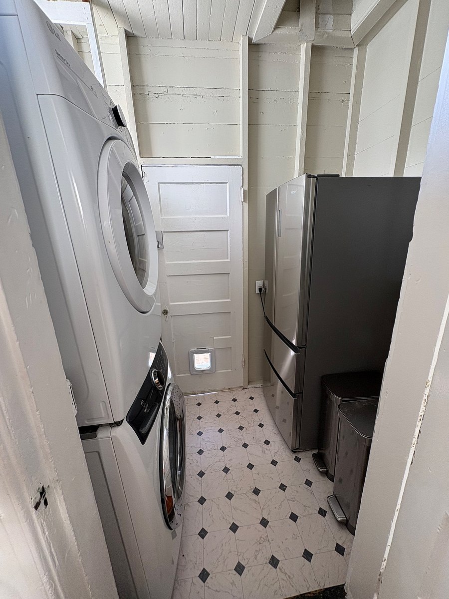 shared washer/dryer and fridge