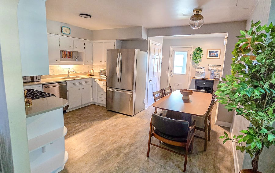 Kitchen & Dining Area
