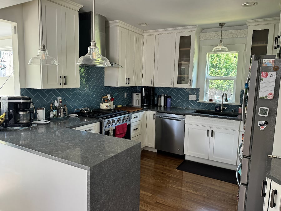 full sized kitchen