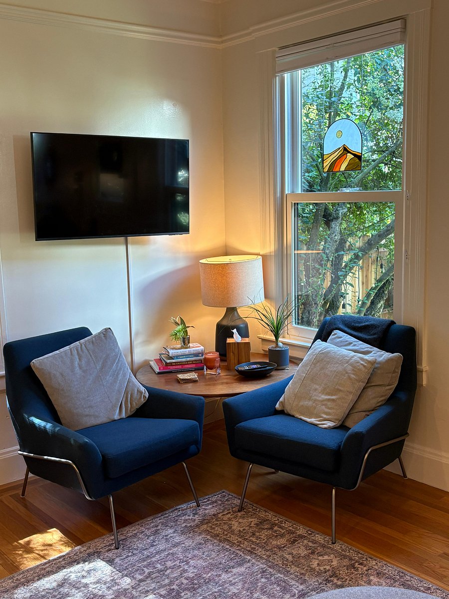 In the mornings, we love sitting in this corner and drinking coffee.
The TV is on an extendable wall mount.