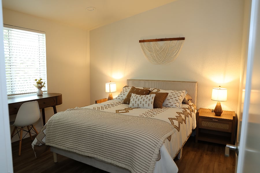 Queen-size bed with desk/work area, Cozy Earth Sheets