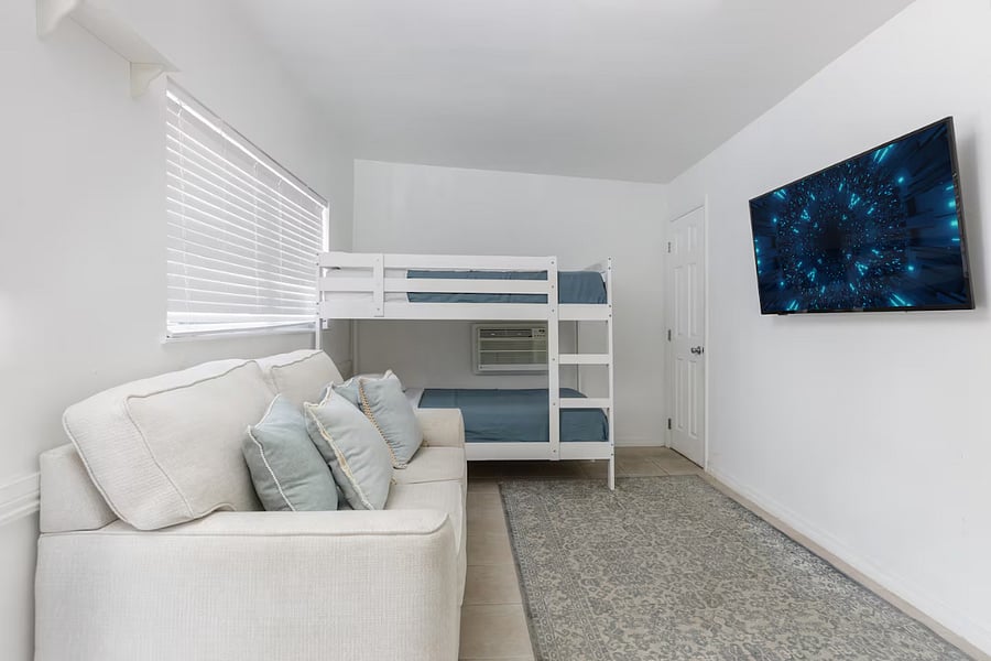 Furnished Finder property 1002316_1 photo 24