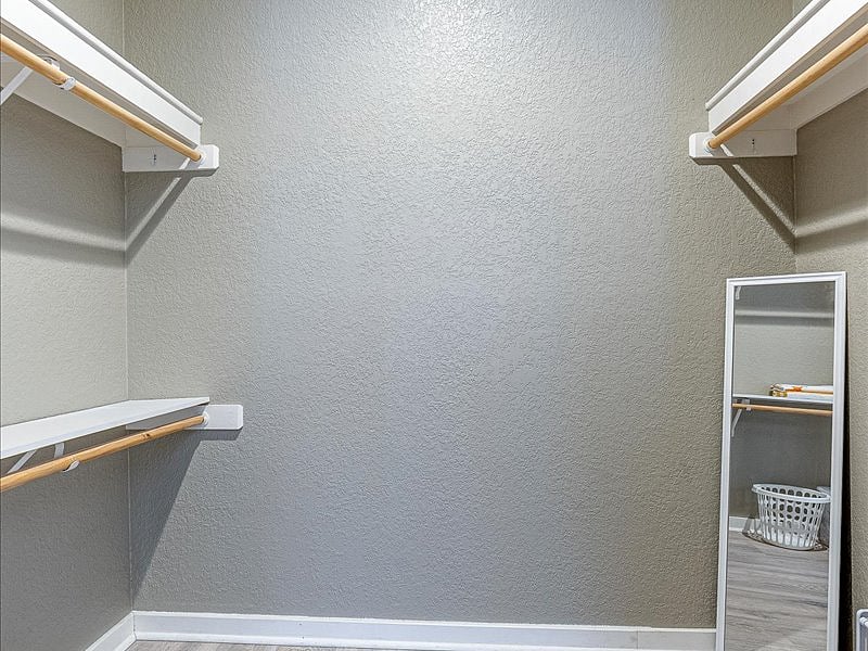 Very spacious walk in closet