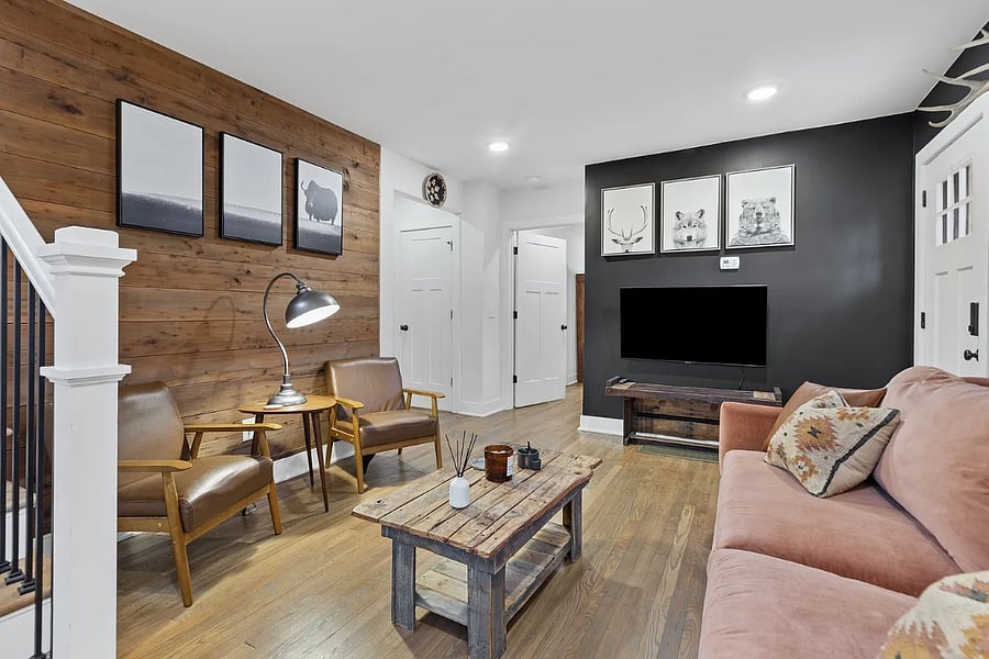 Entry/Living room