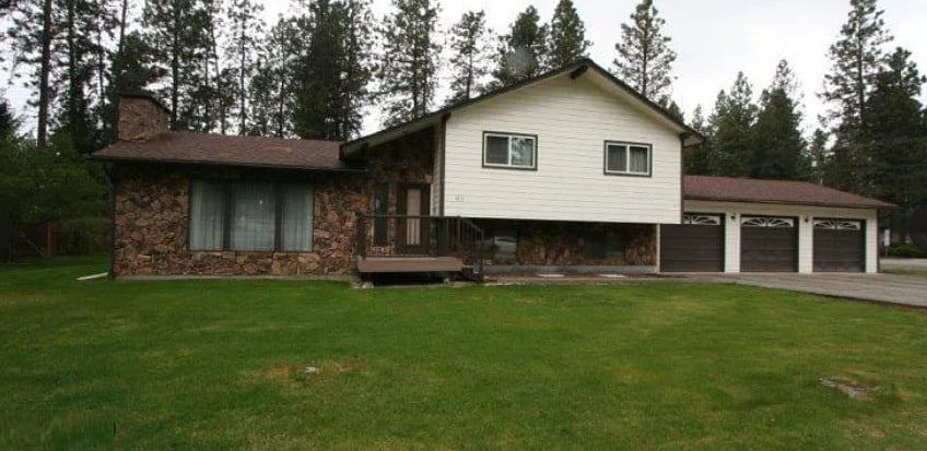Front Yard, w/ 3 car garage