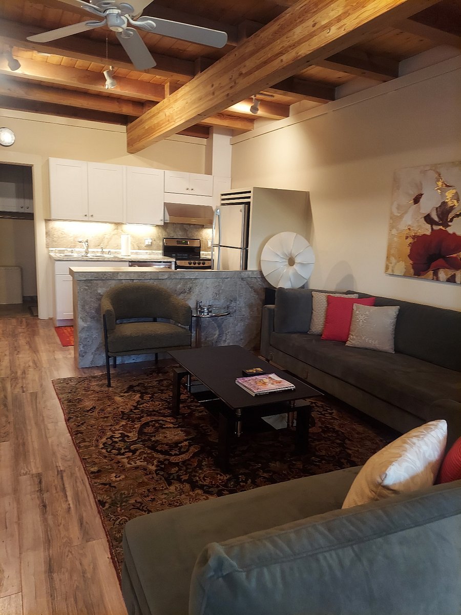 Unit B living room