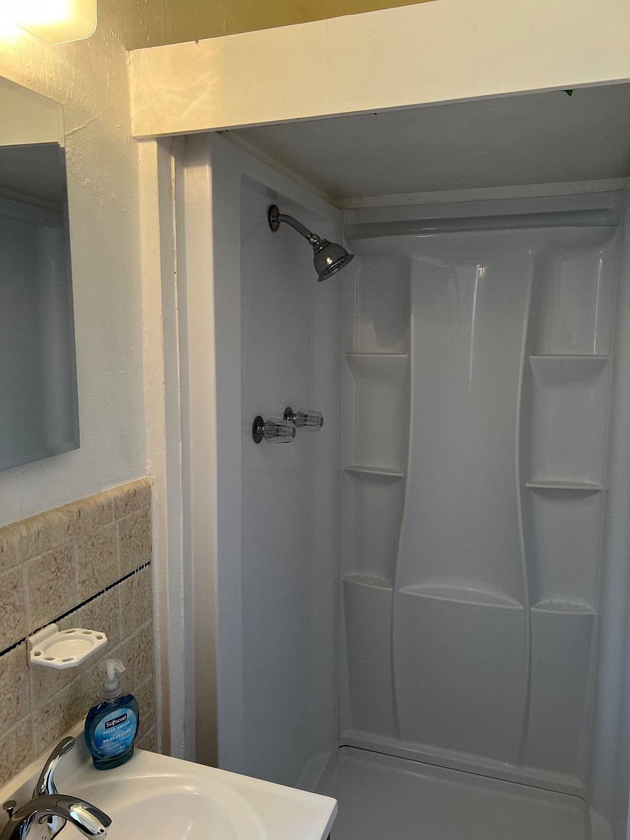 En suite bath/shower