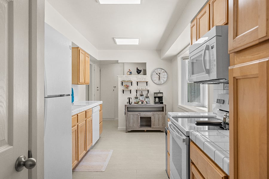light and bright kitchen