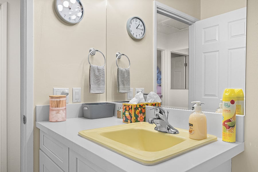 wash clothes for removing makeup
toiletries for your use