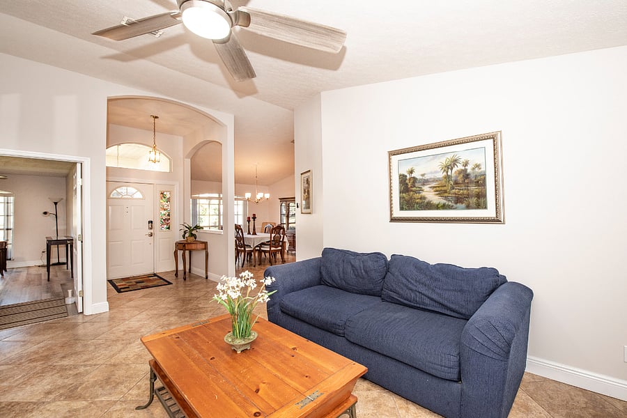 Spacious living room