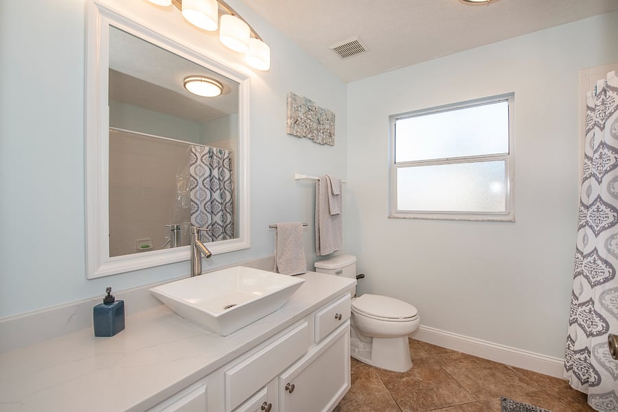 Spacious hall bath.