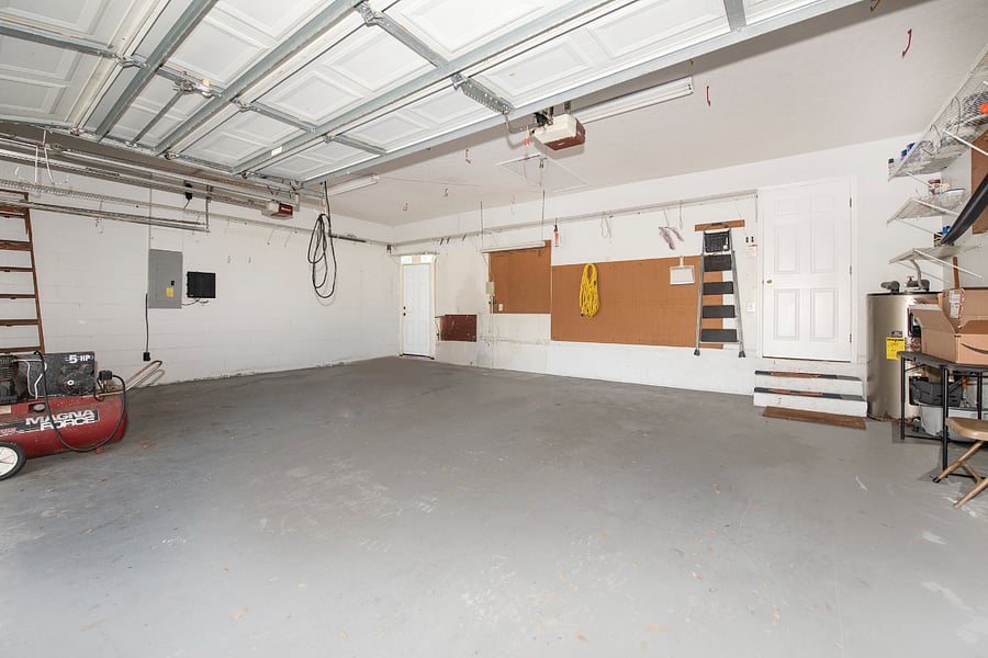 Large 2-1/2 car garage.