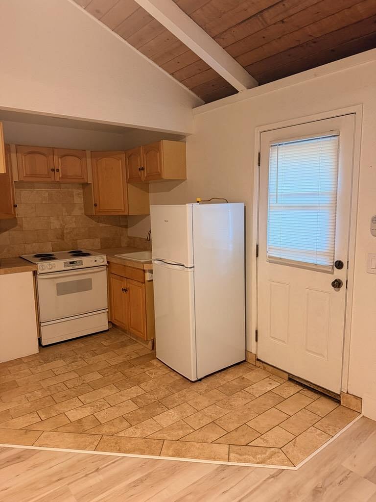 Furnished Finder property 1002557_1 photo 3