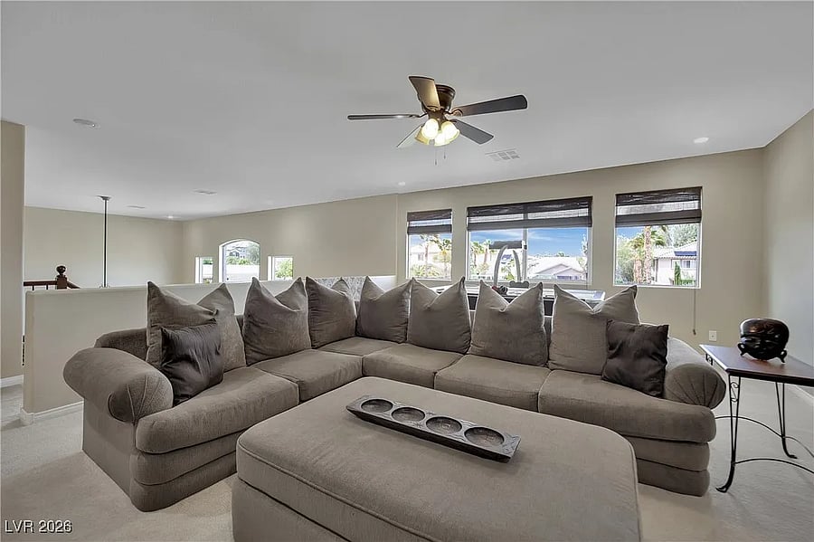Skybox Loft, with Smart TV