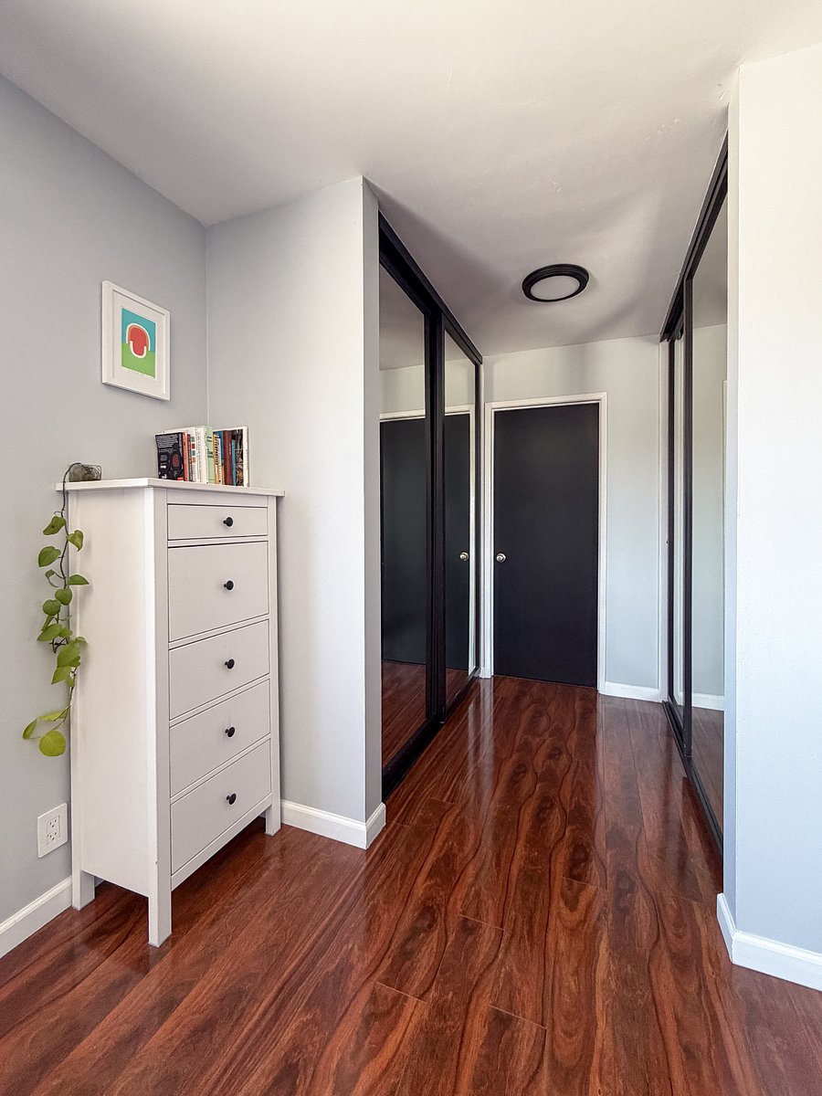 Primary bedroom - mirror closets