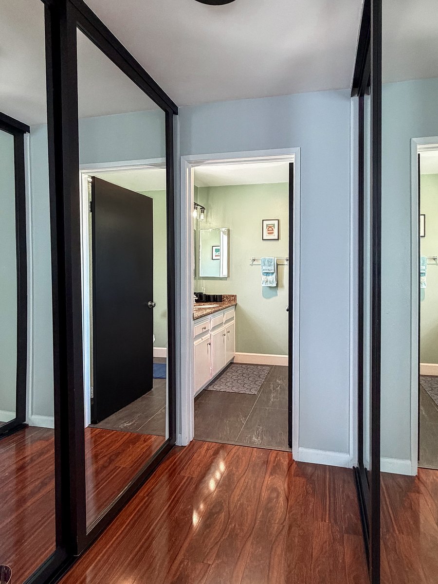 Primary bedroom - bathroom