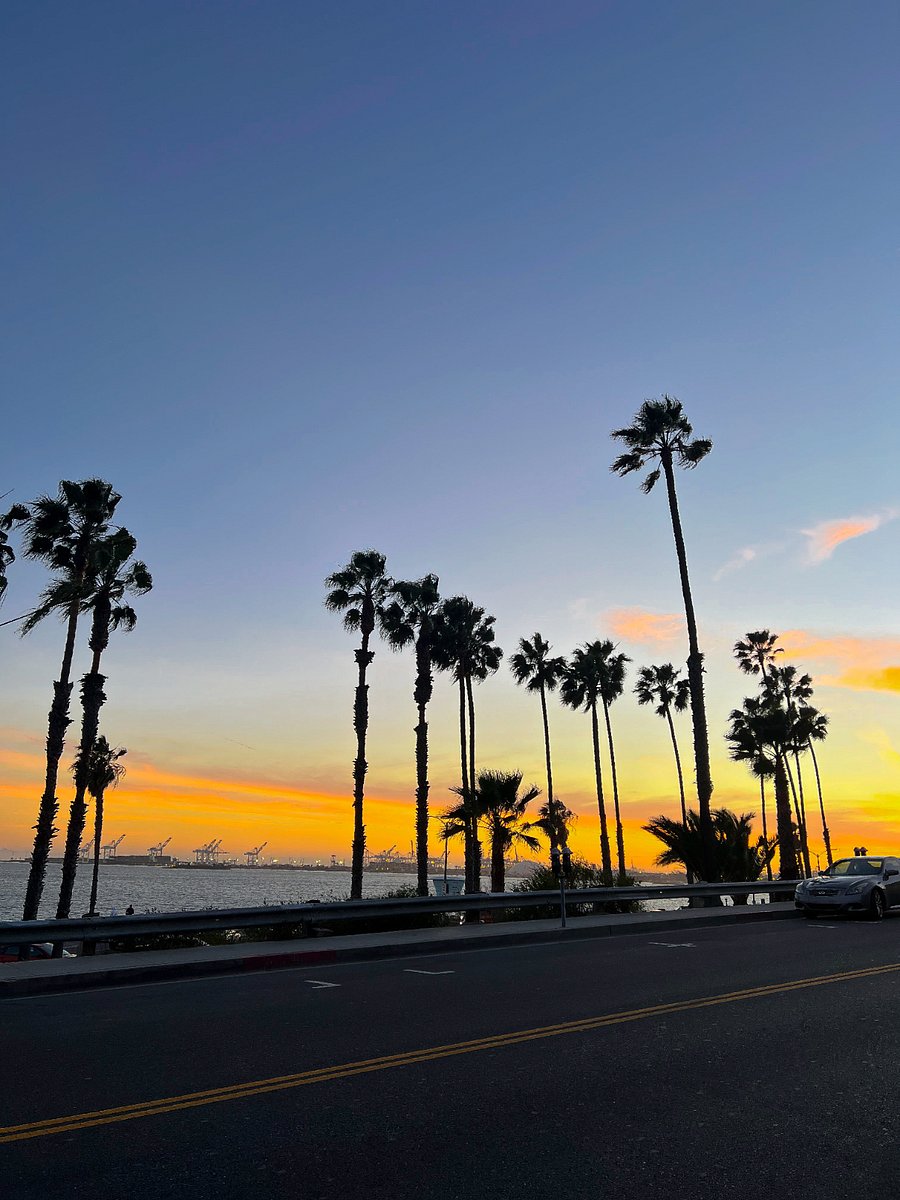 5 minute walk to beach