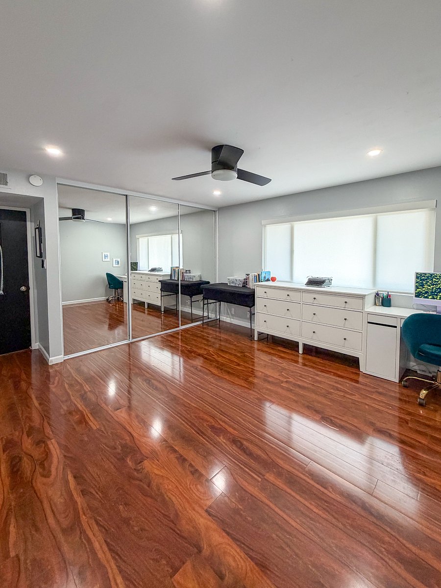 Mirror closet doors in Secondary bedroom / office space (bed optional)