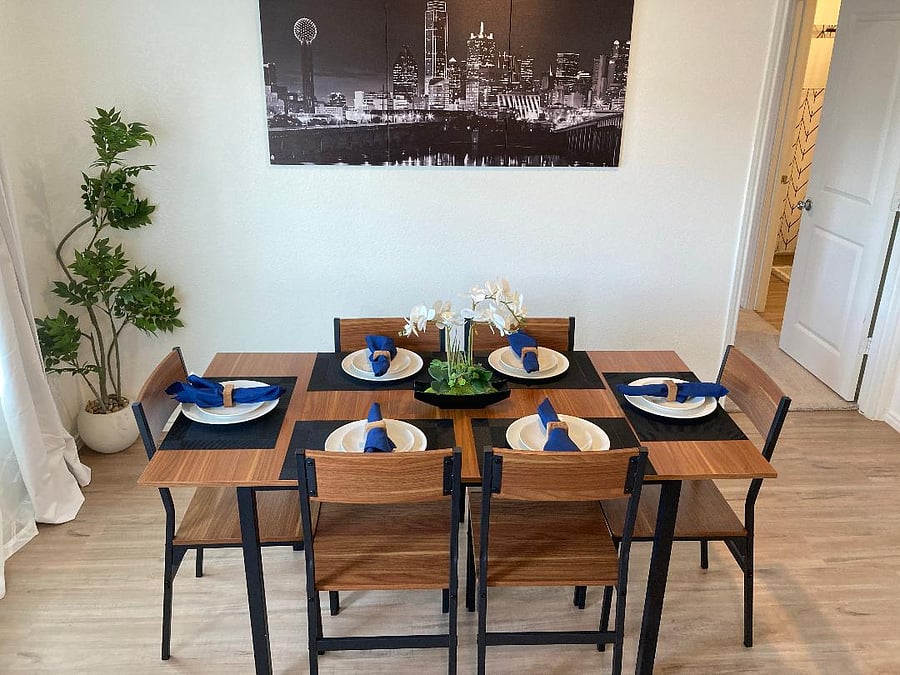Dining table for 6 guests